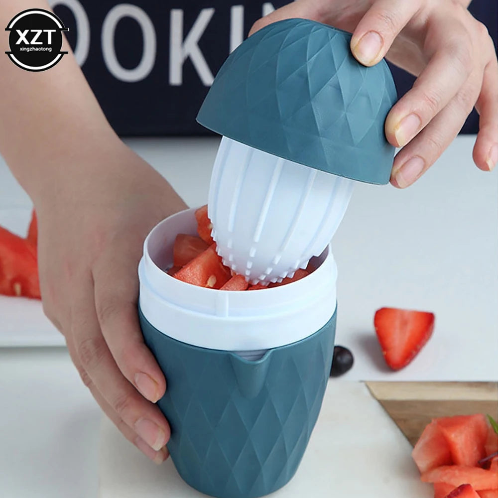 Portable Manual Juicer Home Mini Fruit Squeezer Juice Cup Citrus Juicer Kitchen Accessories